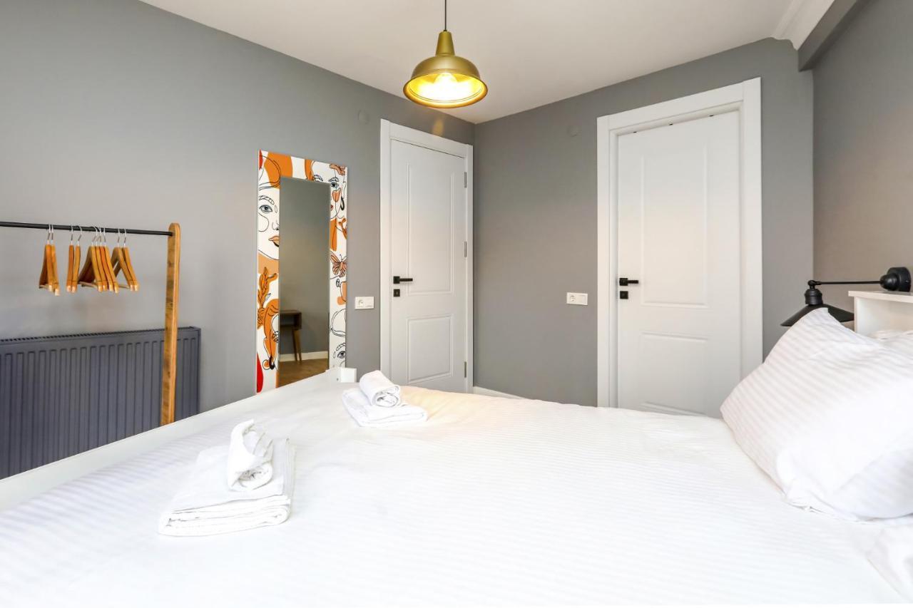 Vibrant Flat 500 M To Uskudar Ferry Station Appartement Istanboel Buitenkant foto